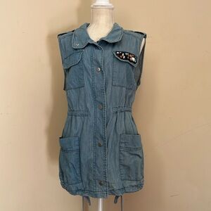 Forever 21 Denim Jeweled Chambray Vest Size: M